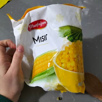 BİM Donmuş Mısır'dan Sinek Çıktı