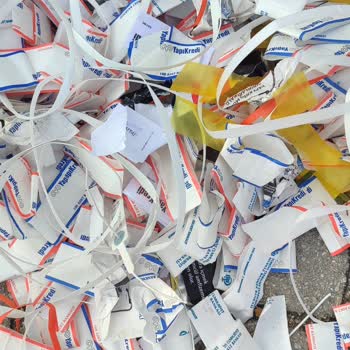 Yapı Kredi Bankası Çevre Kirliliğine En Güzel Örnek