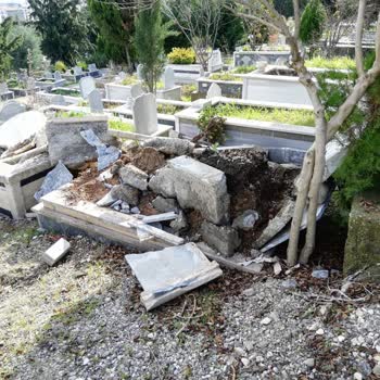 Bursa Büyükşehir Belediyesi Hamitler Kent Mezarlığı Mezar Taşları Kırılmış!