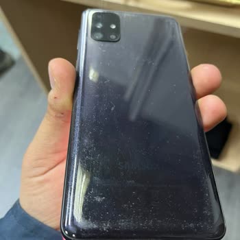 Samsung Telefon Arka Kapaktaki Lekeler