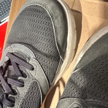 SuperStep 30 40 Günlük Skechers Ayakkabı Nasıl Aşınır?