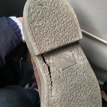 Derimod Altı Yırtık Ayakkabı Göndermişler