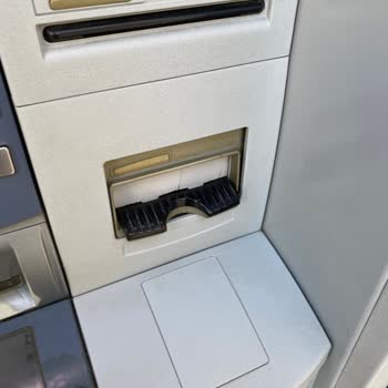VakıfBank ATM Parama El Kondu