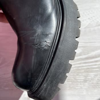 Zara'dan Alınan Botun Çatlaması