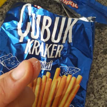 BİM Krakerden Cam Parçası Çıktı