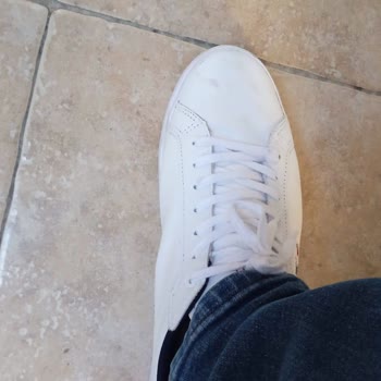 Tekem Spor Lacoste Ayakkabının Sahtesini Mi Satıyor