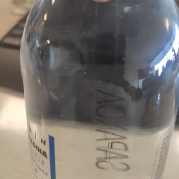 Sırma Cam Şişe Su İçinde Yüzen Maddeler