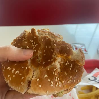 KFC Osmanağa Çalışan Personel Tutumu
