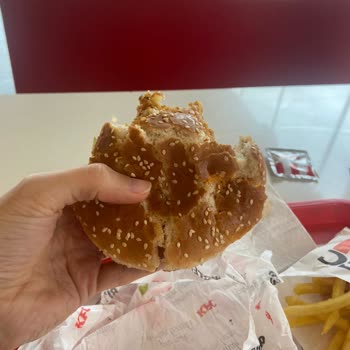 KFC Osmanağa Çalışan Personel Tutumu