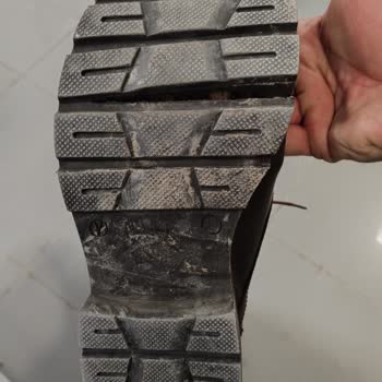 FLO Ayakkabı Tabanları Yarılan Bot İçin Garanti Süresi Sorunu