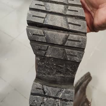 FLO Ayakkabı Tabanları Yarılan Bot İçin Garanti Süresi Sorunu