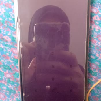 Samsung A70 Ekranında Mor Leke Şikayeti