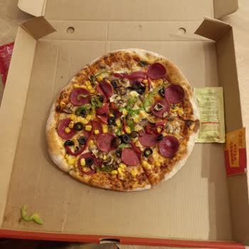 Marmara Forum Terra Pizza Pizza Boyutu Çok Küçük