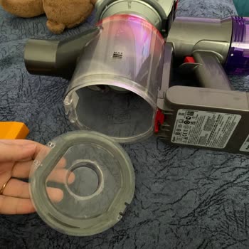 Dyson V8 Kapak Düştü Takılmıyor