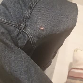 Kiğılı Kot Pantolonların Baldır Bölgesinden Yırtılması