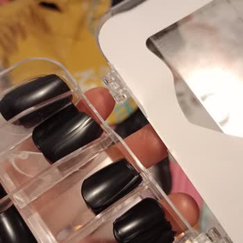 Efulimkozmetikk (Instagram) Makyaj Malzemesi Kırık Çıkık Geldi