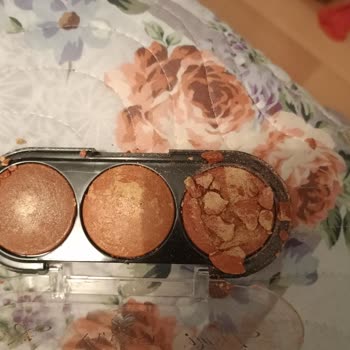 Efulimkozmetikk (Instagram) Makyaj Malzemesi Kırık Çıkık Geldi