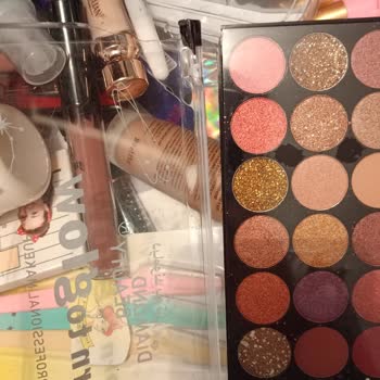 Efulimkozmetikk (Instagram) Makyaj Malzemesi Kırık Çıkık Geldi