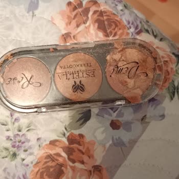 Efulimkozmetikk (Instagram) Makyaj Malzemesi Kırık Çıkık Geldi