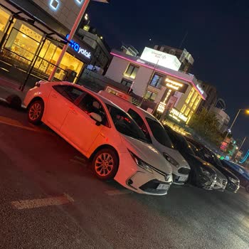 İspark Halk Caddesi Durağına Park Eden Araçlar