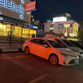 İspark Halk Caddesi Durağına Park Eden Araçlar