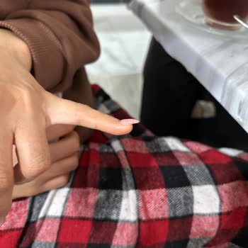 Dilek Çetinkaya Masters Nail Art & Makeup Protez Tırnak Yamuk Ve Tam Oturmamış