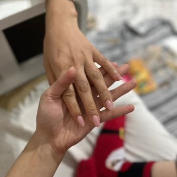 Dilek Çetinkaya Masters Nail Art & Makeup Protez Tırnak Yamuk Ve Tam Oturmamış