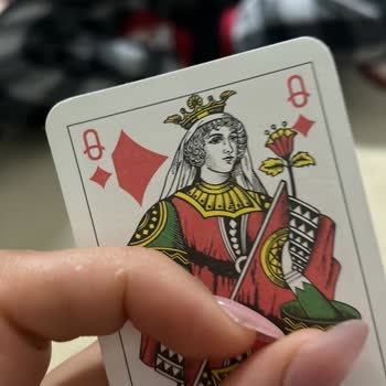 Dilek Çetinkaya Masters Nail Art & Makeup Protez Tırnak Yamuk Ve Tam Oturmamış