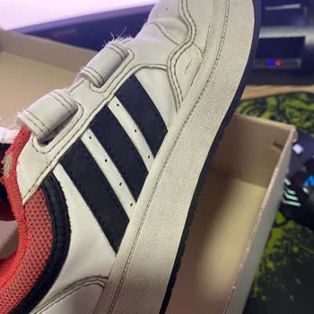 Deichmann Adidas Ayakkabı Yanlardan Açılması
