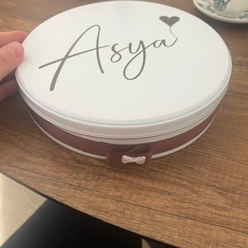 Dökme Çikolata (Instagram: dokmecikolata) Dokmecikolata Özensiz Çalışıyor Ve Çok Kalitesiz Hizmet Sunuyor