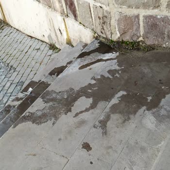 Ensar Vakfı Mahalledeki Süregelen Su Sızıntısı Sorunu