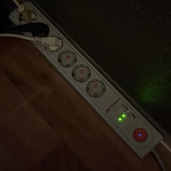 Mutlusan Ri-Tech Akım Korumalı Priz USB Girişleri Tamamen Bozuldu.