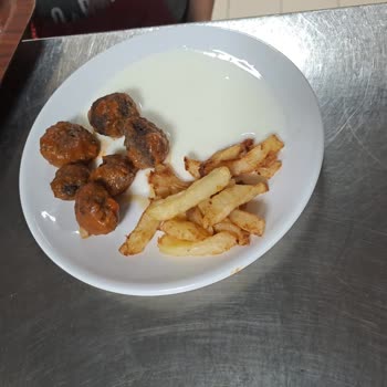 Torbalı Devlet Hastanesi Yemekhane Yemekleri Çok Kotu Ve Az
