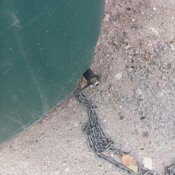 Osmangazi Belediyesi Çöp Kutusunu Çöpçülerin Kırması