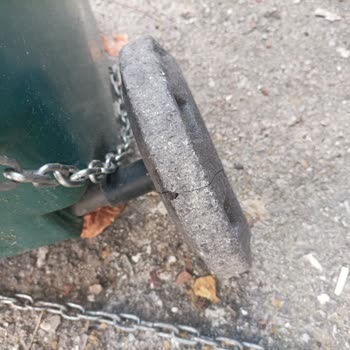 Osmangazi Belediyesi Çöp Kutusunu Çöpçülerin Kırması