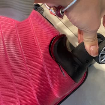 Watsons Valiz Kalitesiz Ve Kırıldı