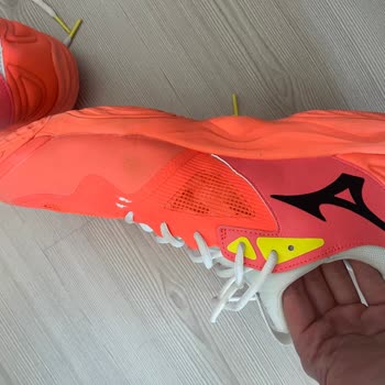Mizuno Momentum 3 Ayakkabımın Boyası Dökülüyor