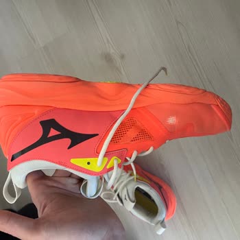 Mizuno Momentum 3 Ayakkabımın Boyası Dökülüyor