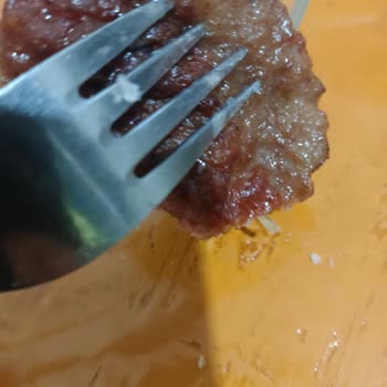 Köfteci Yusuf Köftesinden Tahta Çubuk Çıktı