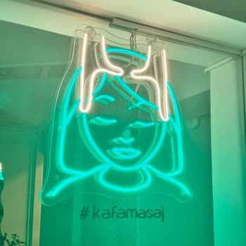 Hair Head Clinic (Kafa Masaj) Gider Kokusu İçinde Kafa Masajı