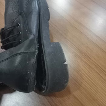 Sohlenablösung der Fast Step-Stiefel nach wenigen Tragen von Modanisa