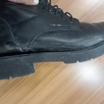 Sohlenablösung der Fast Step-Stiefel nach wenigen Tragen von Modanisa