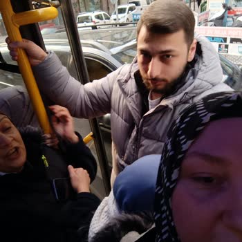 İstanbul Minibüsçüler Odası Bahçelievler Soğanlı Minibüs Şoförünün Kaba Hareketleri