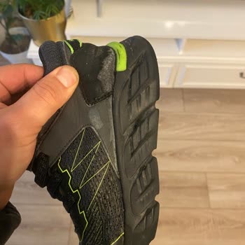 Skechers Çocuk Botunun 2 Ayda Parçalanması