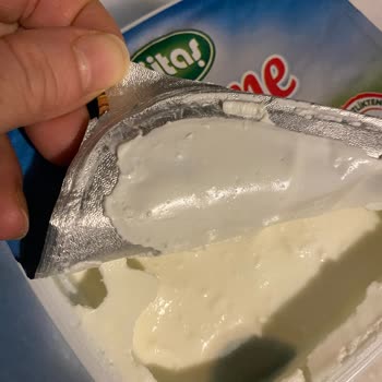 Sütaş Süzme Yoğurt Küf