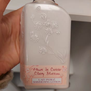 Лосьон для тела L'Occitane не имеет запаха и не такой, как в магазине