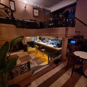 Urban Cafe Medyum Garsonun Ön Yargıları