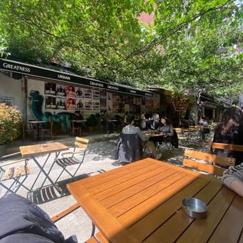 Urban Cafe Medyum Garsonun Ön Yargıları