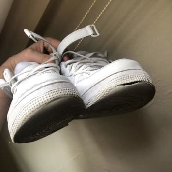 Nike Air Force 1 Ayakkabılarımın Tabanları Kısa Sürede Parçalandı