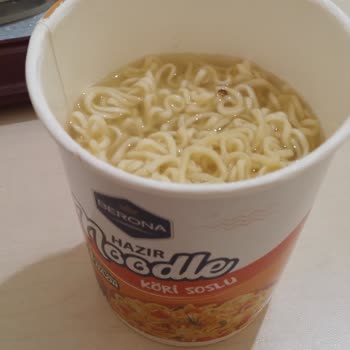 Berona Noodle Böcekli Yiyecek Satılıyor!